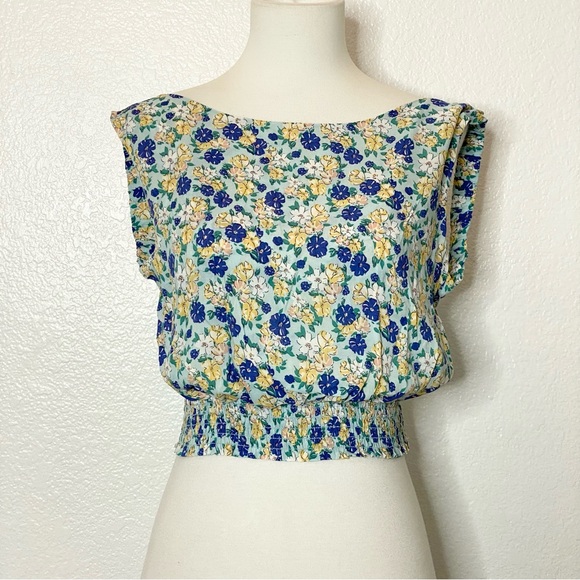 Tops - 2BELLA Blue Floral Print Top